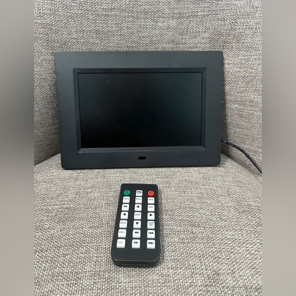 7 inch digital photo frame - Picture 2 of 5